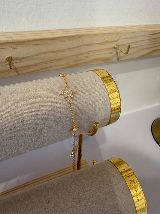 Gold star bracelet